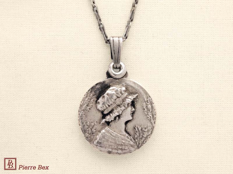 Pierre-Bex Art-Nouveau round locket 41213-05