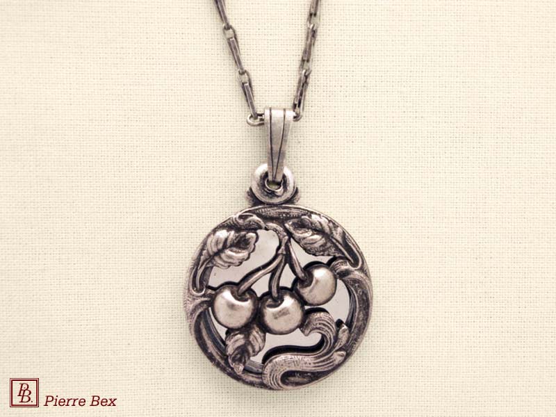 Pierre-Bex Art-Nouveau round locket 41213-07